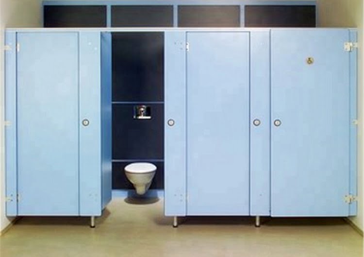 Contoh bahan PVC untuk cubicle toilet, Sumber: halotoiletpartisi.wordpress.com