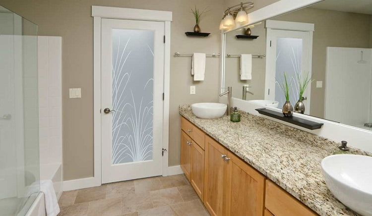 Pintu kamar mandi dari bahan upvc, Sumber: aradbranding.com