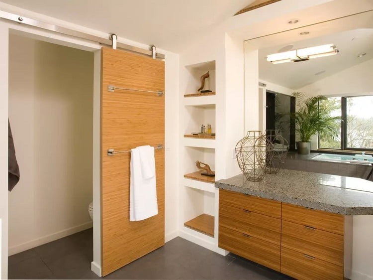 Pintu kamar mandi kayu, Sumber: courtina.id