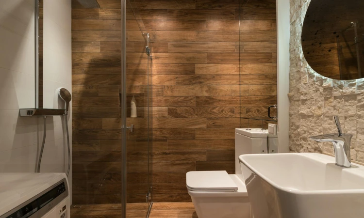 Kamar mandi material kayu, Sumber: pexels.com