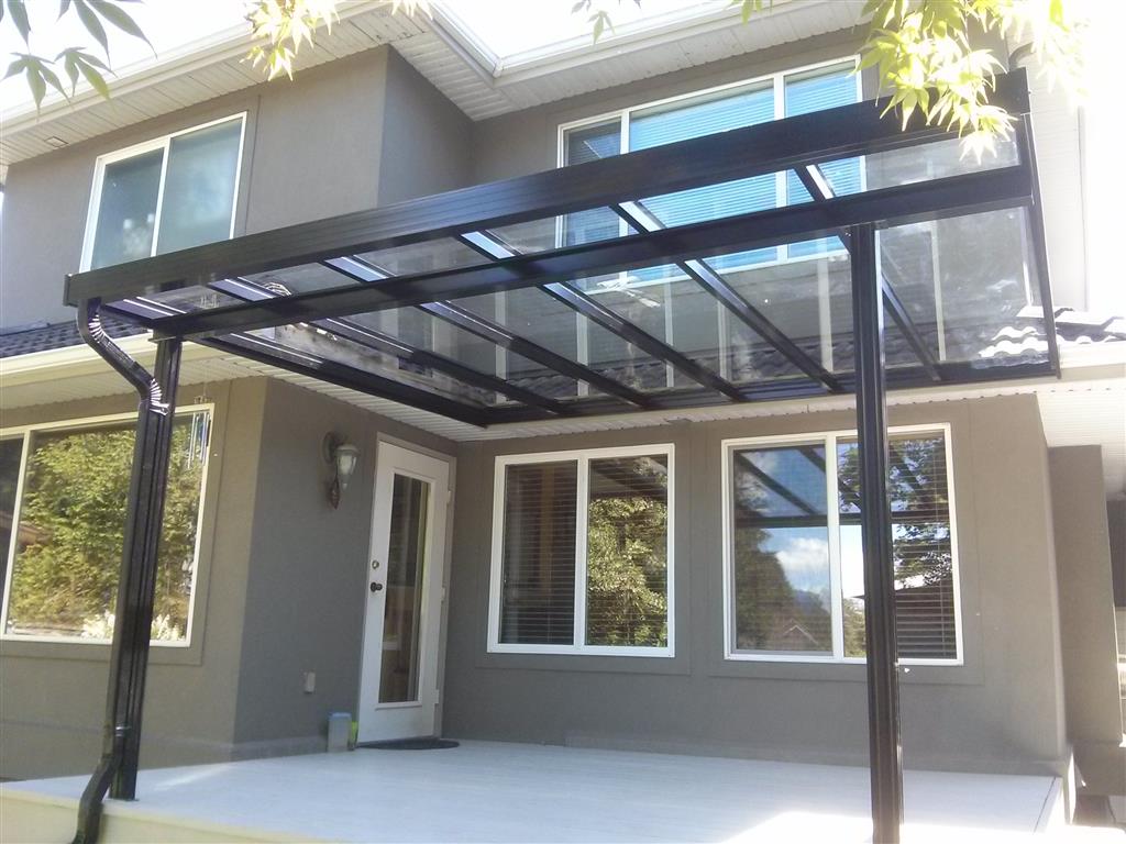 teras modern dengan kanopi kaca tempered. sumber: primelinepatiocovers.com