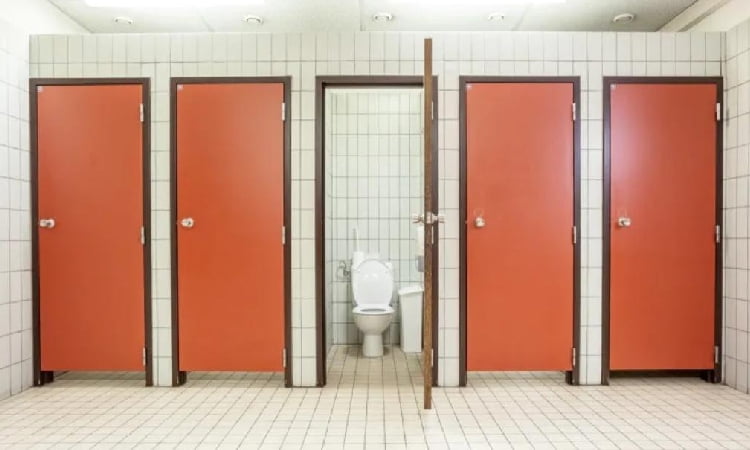 Tipe couple center toilet pada kebanyakan rest area, Sumber: detik.com