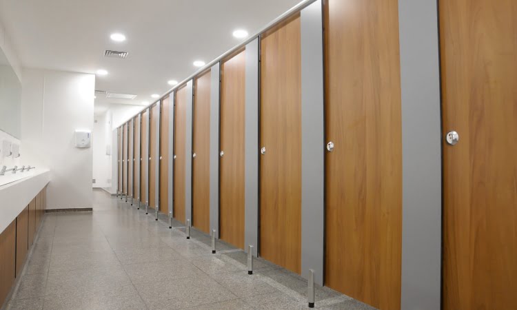 Cubicle toilet umum, Sumber: interfixgroup.com