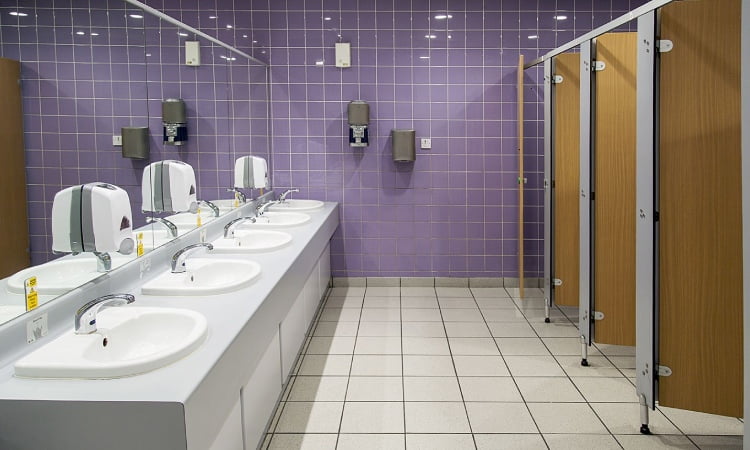 Ukuran toilet yang luas, Sumber: cnn.com