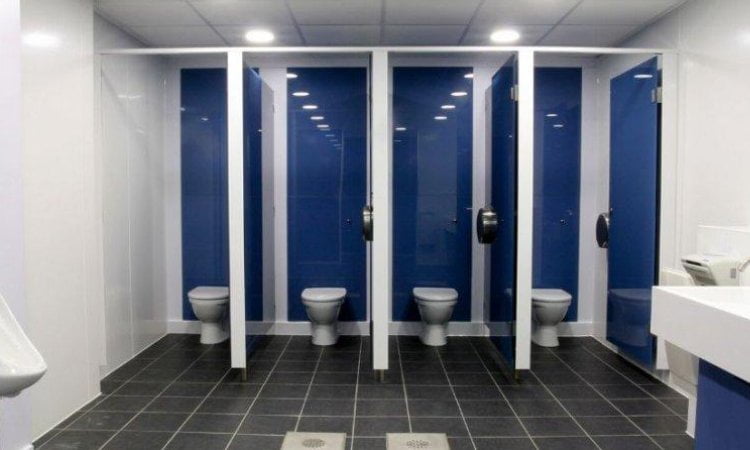 Cubicle untuk toilet sekolah, Sumber: commercialwashroomsltd.co.uk
