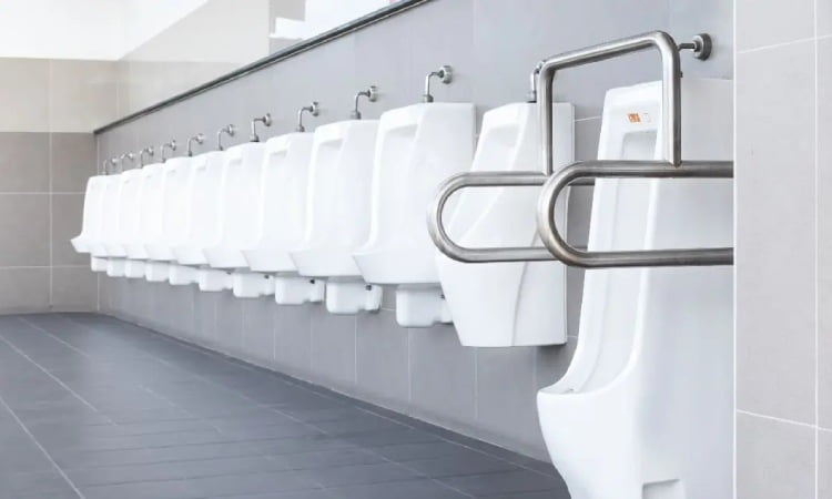 Standar pemasangan urinoir toilet, Sumber: ukur.com