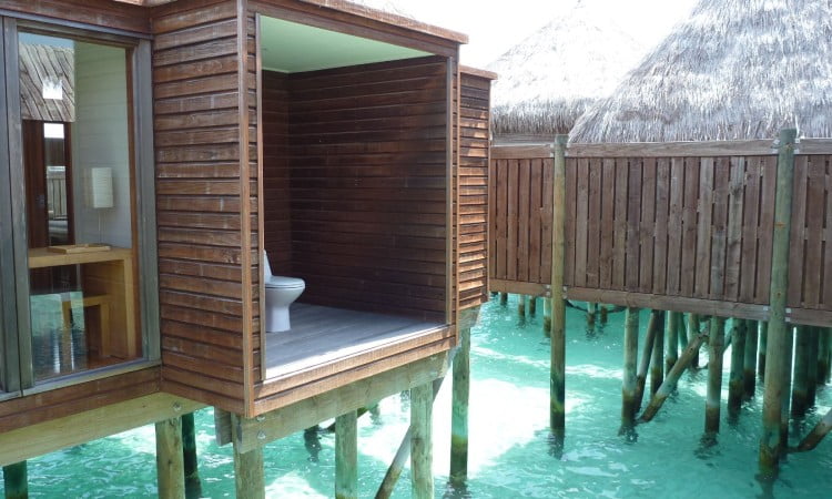 Toilet apung di Maldives, Sumber: pinimg.com