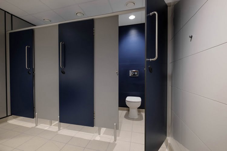 Jasa pasang cubicle toilet di Solo, Sumber: washroom.co.uk