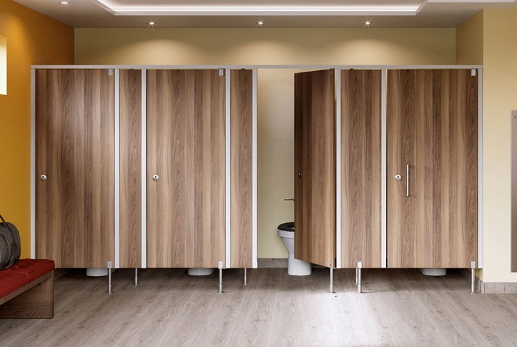 Kelebihan konsep toilet modern dengan cubicle, Sumber: nationaldefensepac.org
