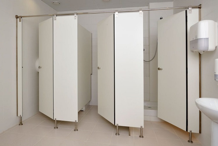Keunggulan konsep toilet modern dengan cubicle, Sumber: archiexpo.com