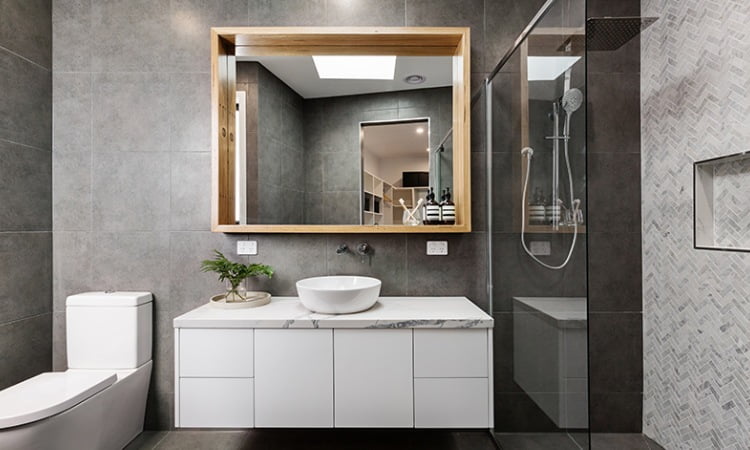 Perlengkapan tambahan di toilet, Sumber: designcafe.com