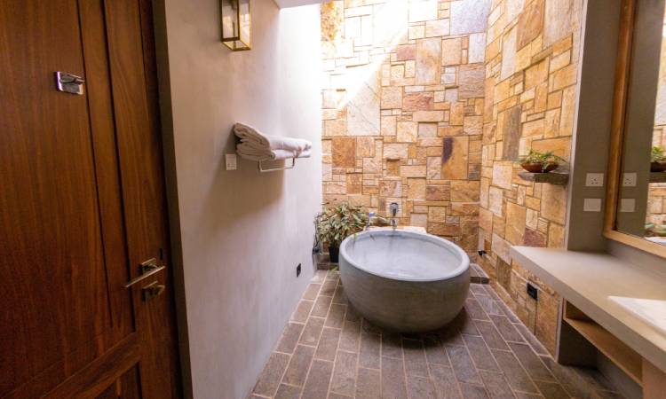 Desain kamar mandi dengan batu alam, Sumber: demix.co.id