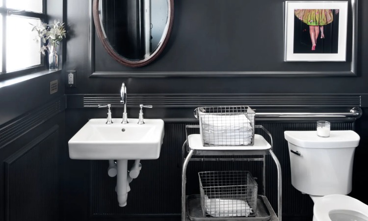 Toilet monokrom, Sumber: bonappetit.com