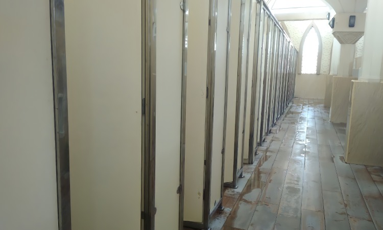 Contoh toilet di masjid, Sumber: vecteezy.com
