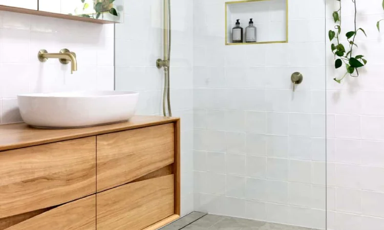 Rak kabinet kamar mandi, Sumber: ahouseinthehills.com