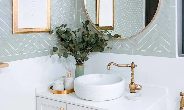 Sentuhan warna emas, Sumber: mydomaine.com